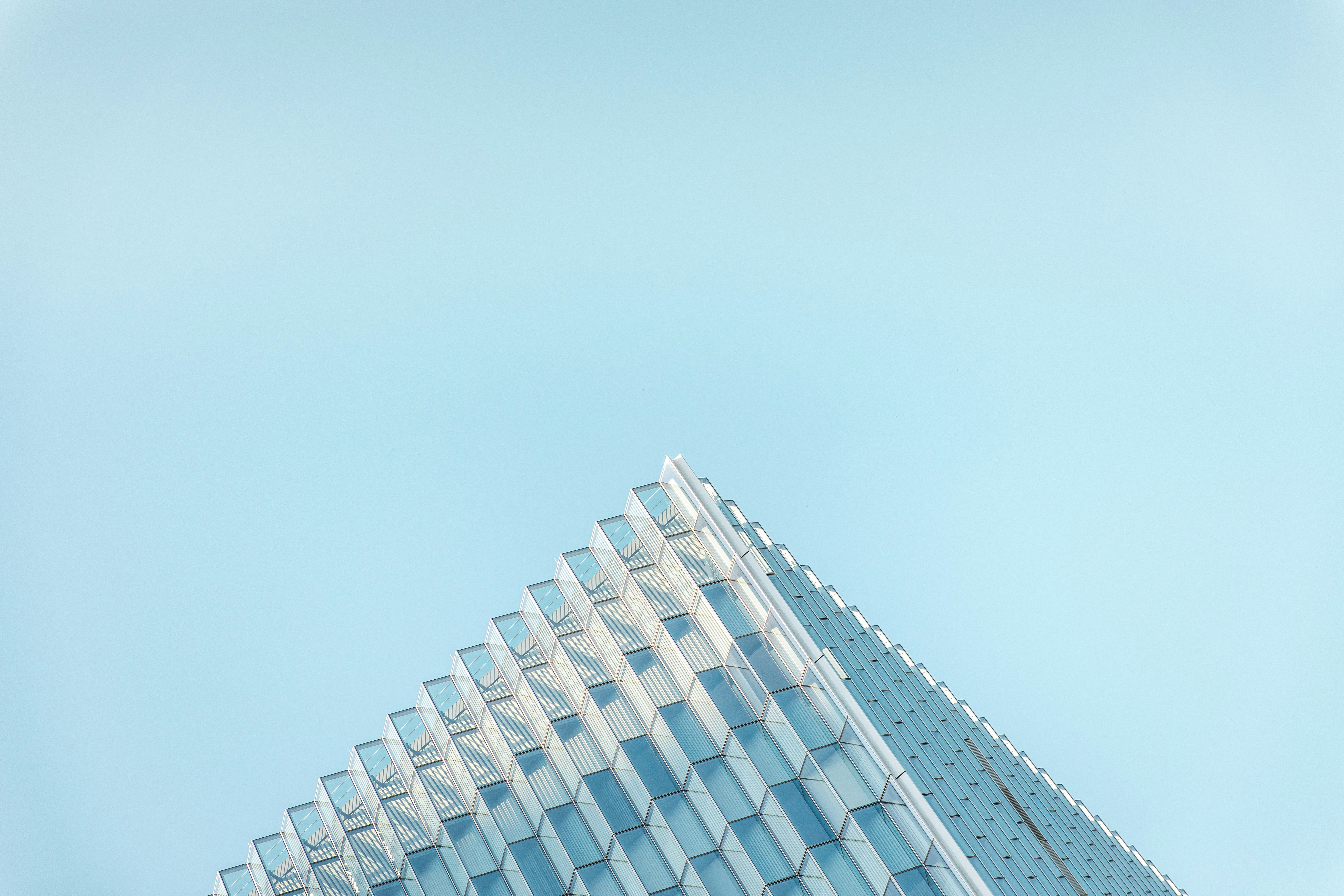 Stark architecture in natural high contrast